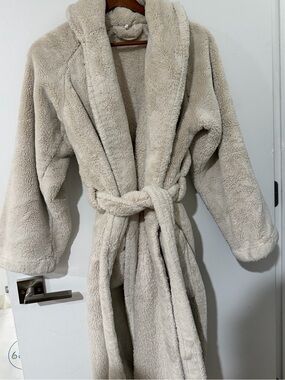 Pottery barn robe